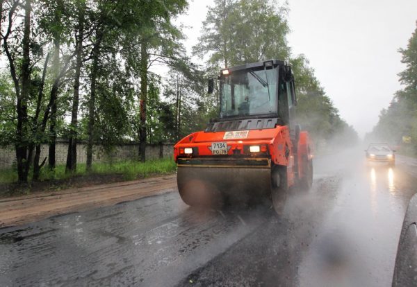 Укладка асфальта в дождливую погоду